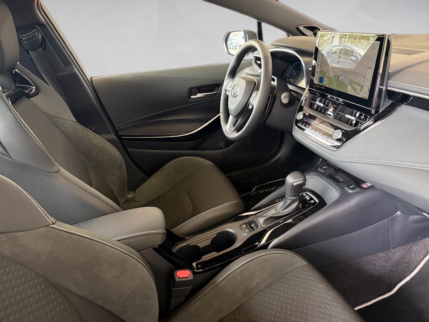 Fahrzeugabbildung Toyota Corolla Touring Sports 2.0 Lounge PanoramaSD JBL