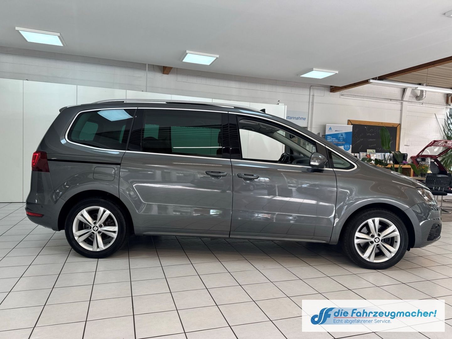 Fahrzeugabbildung SEAT Alhambra Xcellence 7-Sitzer AD AHK-klappbar Memo