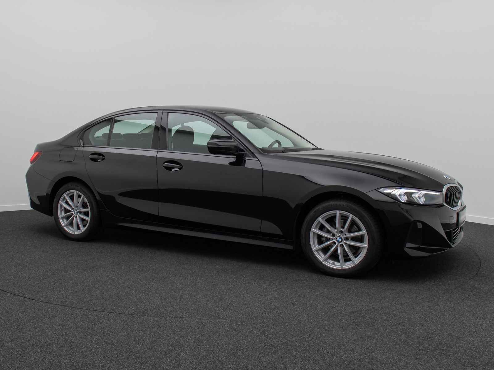 Fahrzeugabbildung BMW 318i DAB PDC Widscreen Geschwindigkeitsreg LED