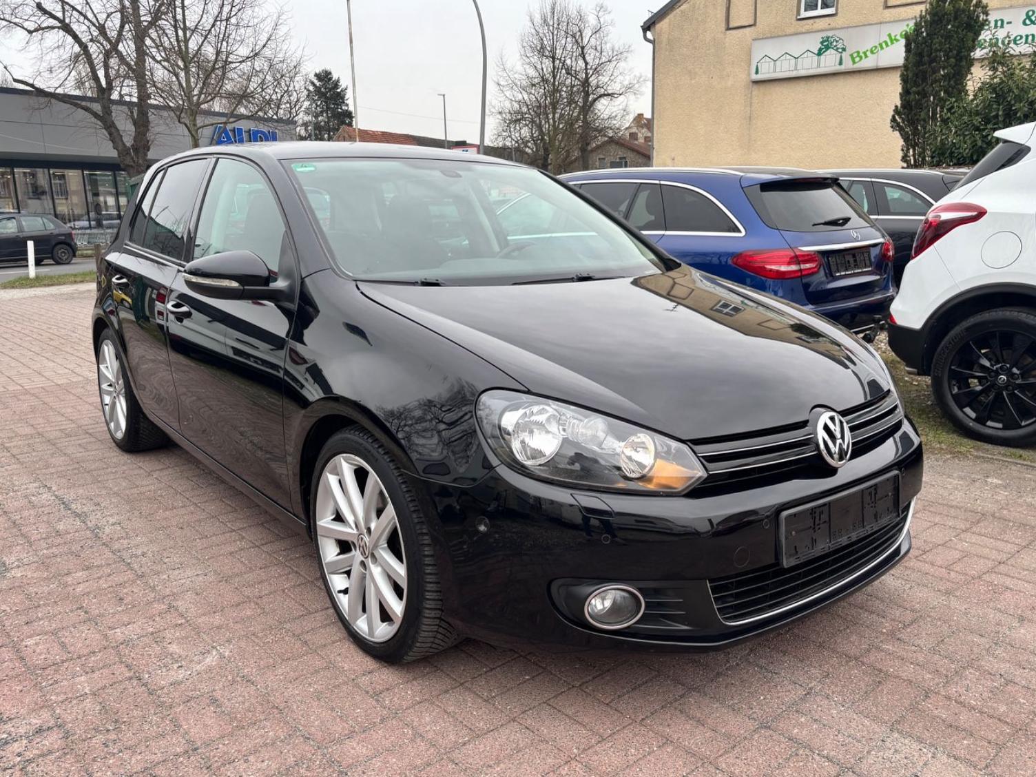Volkswagen Golf VI Highline AUTOM+1.HAND+KAMERA+ALCANTARA