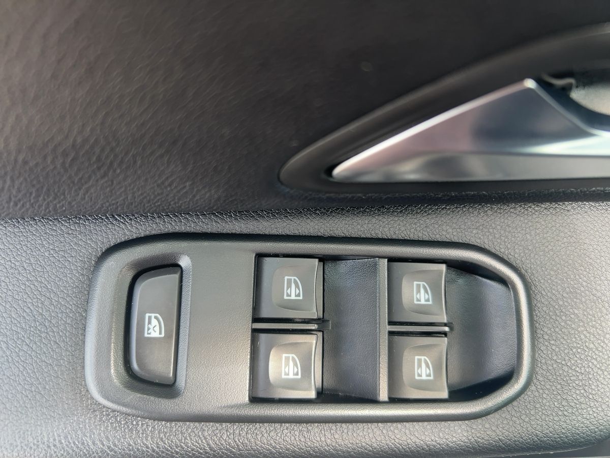 Fahrzeugabbildung Dacia Duster Prestige+ TCe 100 LPG Navi Klimaaut. SHZ
