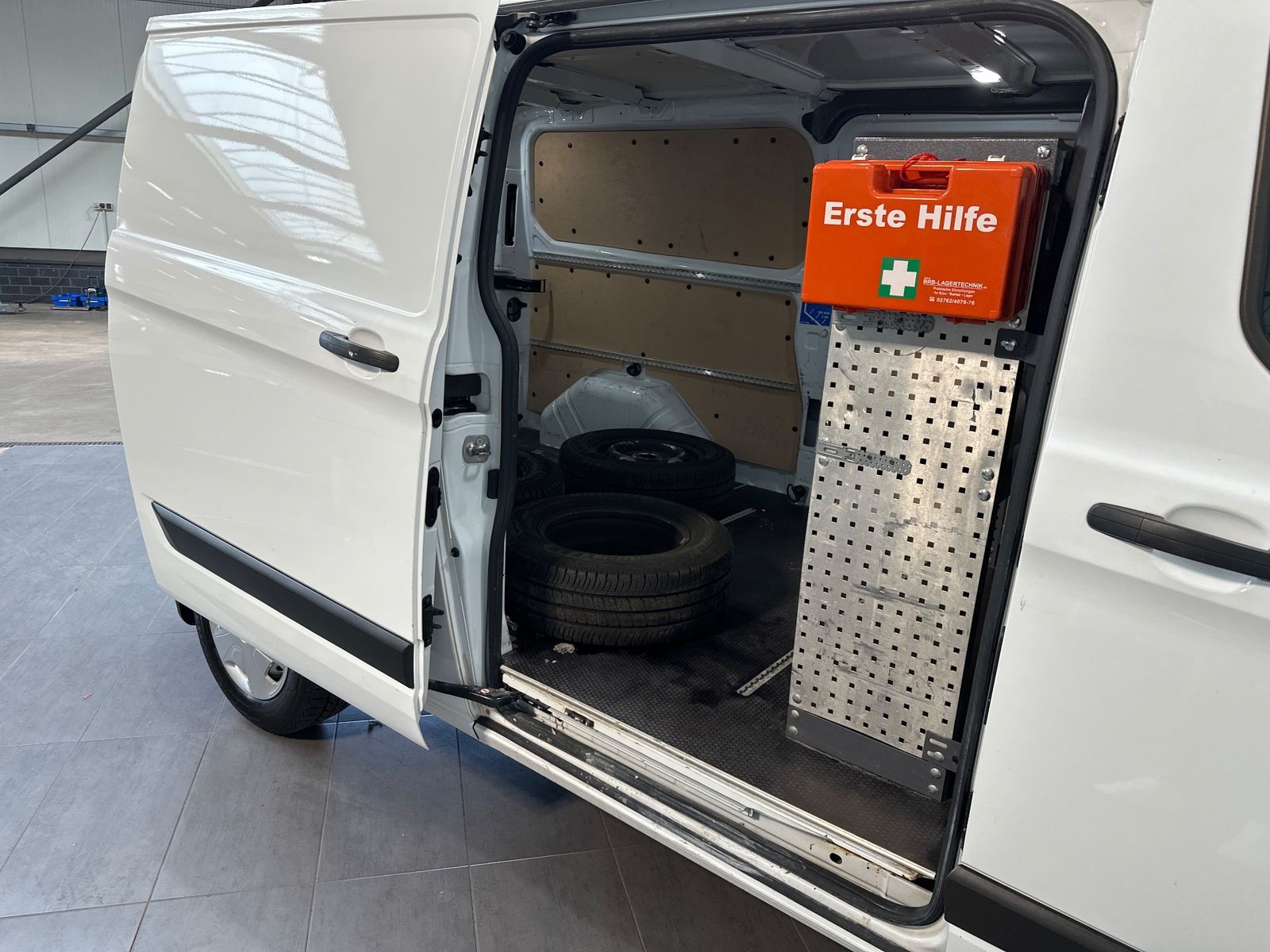 Fahrzeugabbildung Ford Transit Custom 300 L2 2.0 TDCi NAV+KLIMA+SHZ+PP