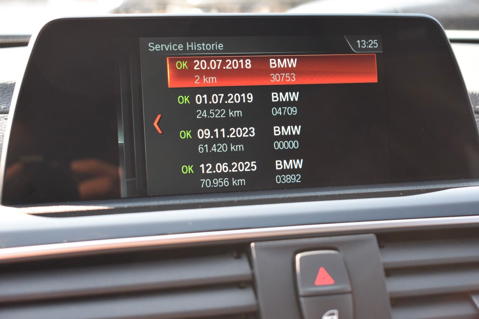 Fahrzeugabbildung BMW 320 d Touring Sport Line Automatik AHK