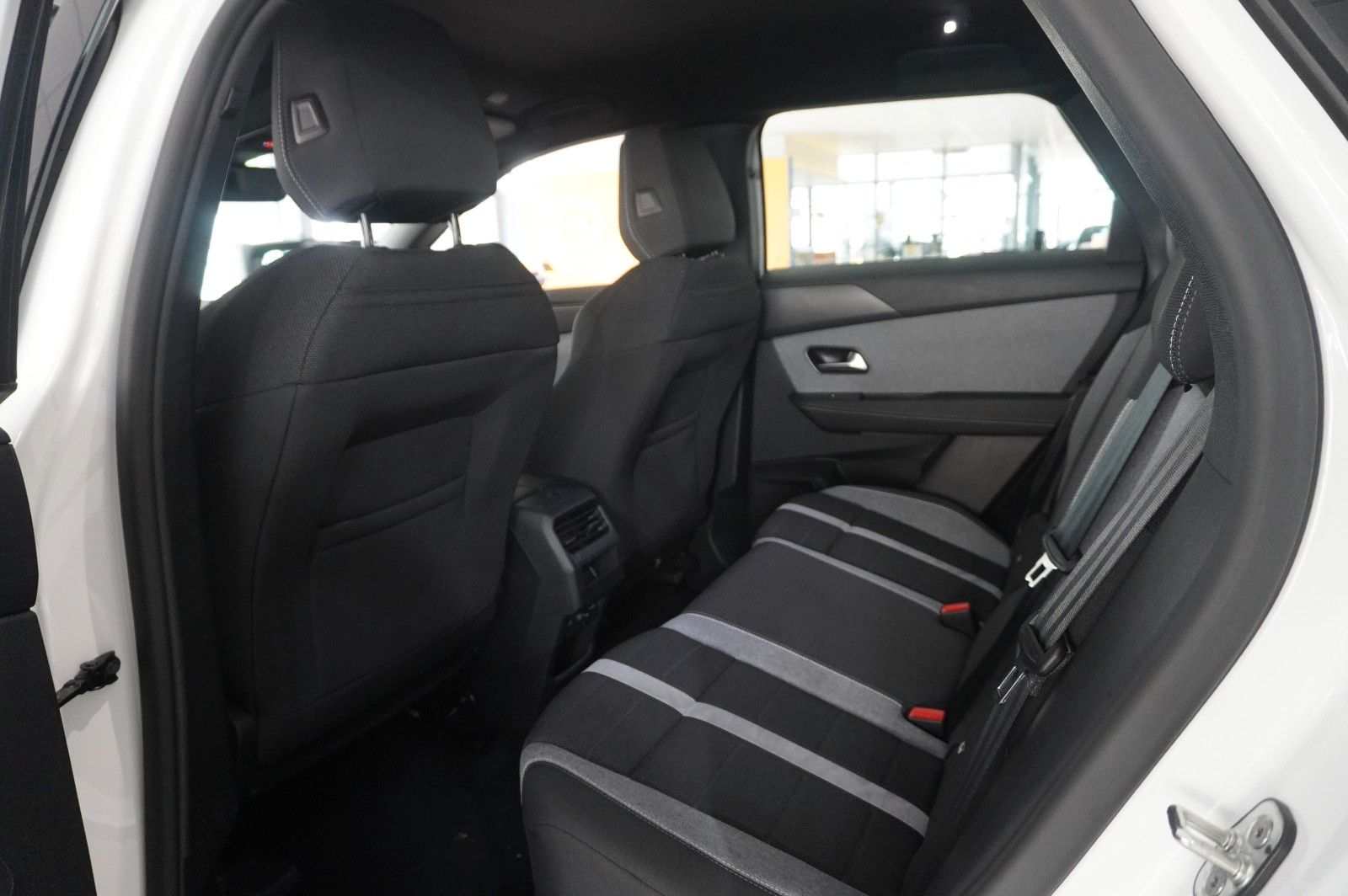 Fahrzeugabbildung Opel Grandland 1.2 48V HYBRID EDIT. NAVI/LED/KAMERA