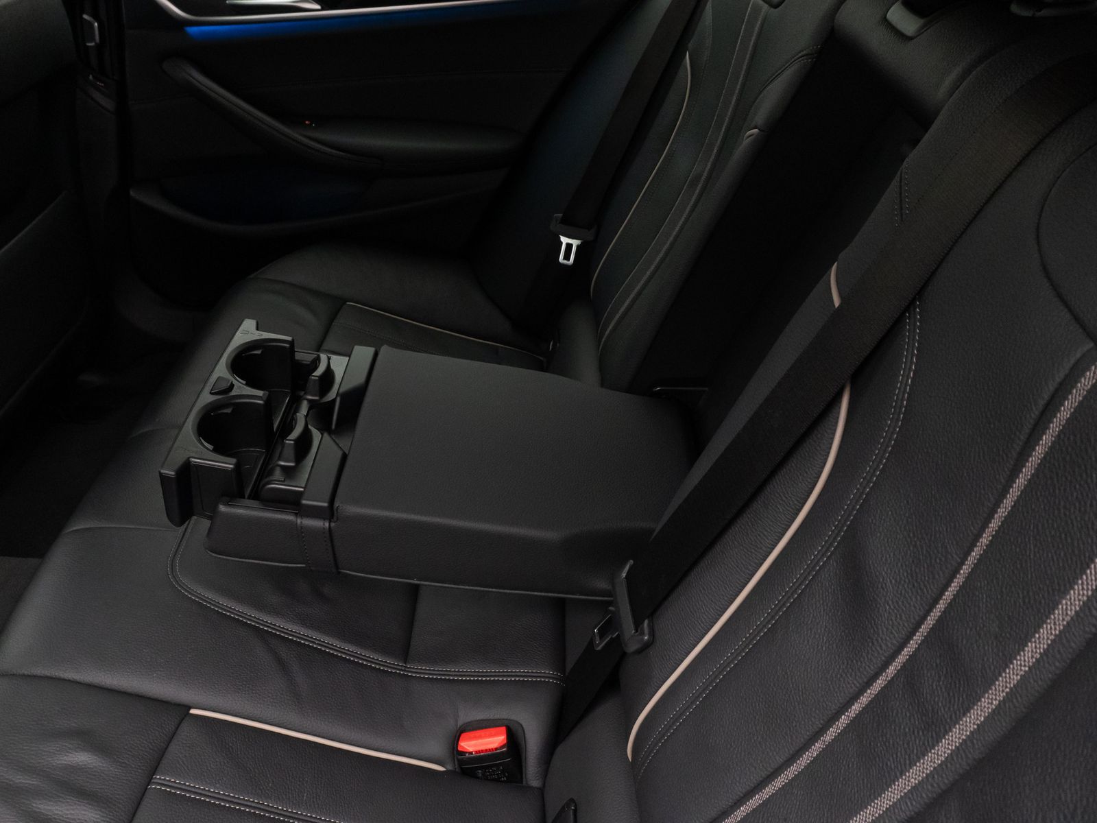 Fahrzeugabbildung BMW 530e Kamera DAB HiFi CockPitPro Fernlichtassist