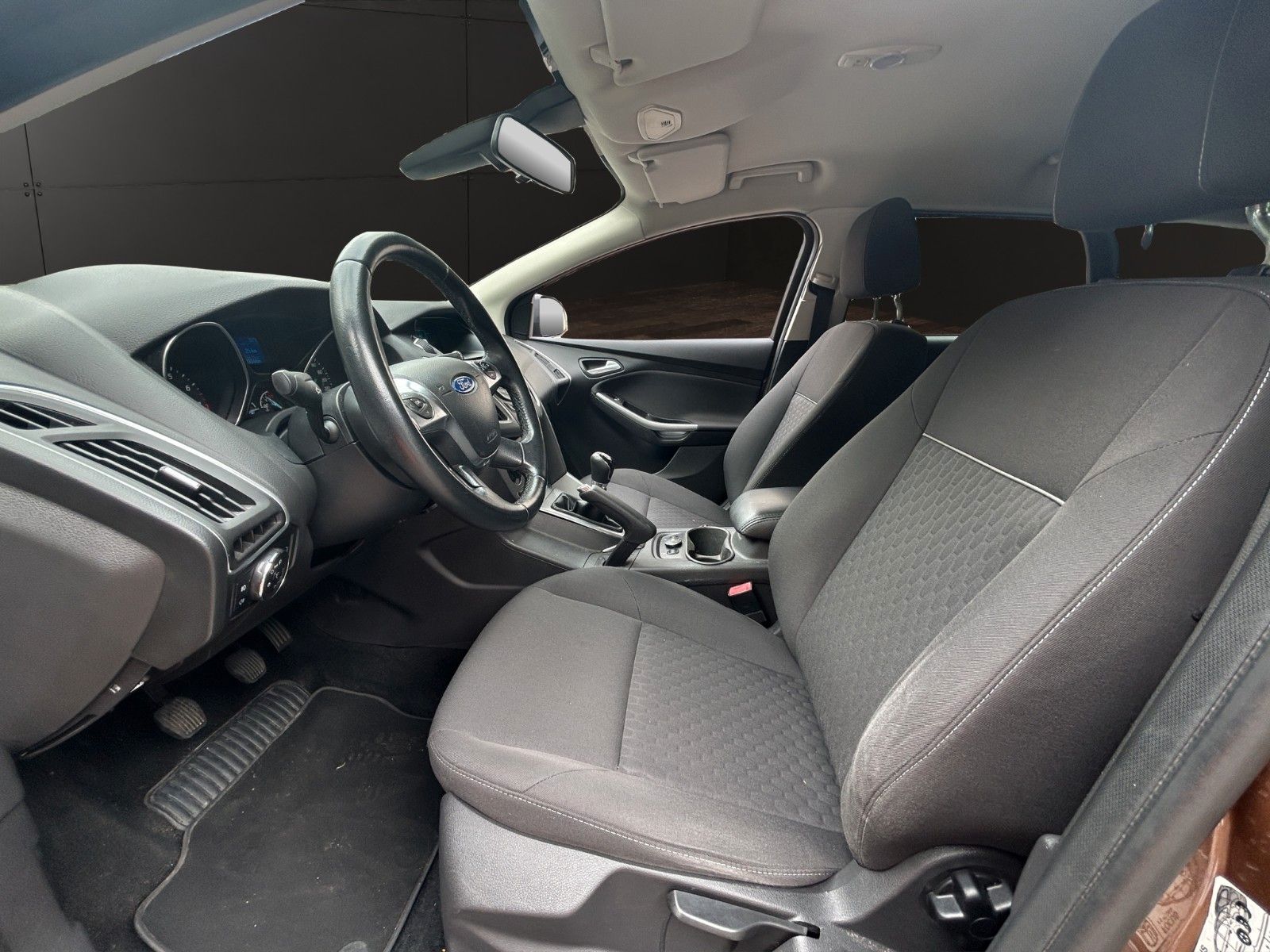 Fahrzeugabbildung Ford Focus Turnier Sync/TÜV, Service&Zahnriemen Neu /