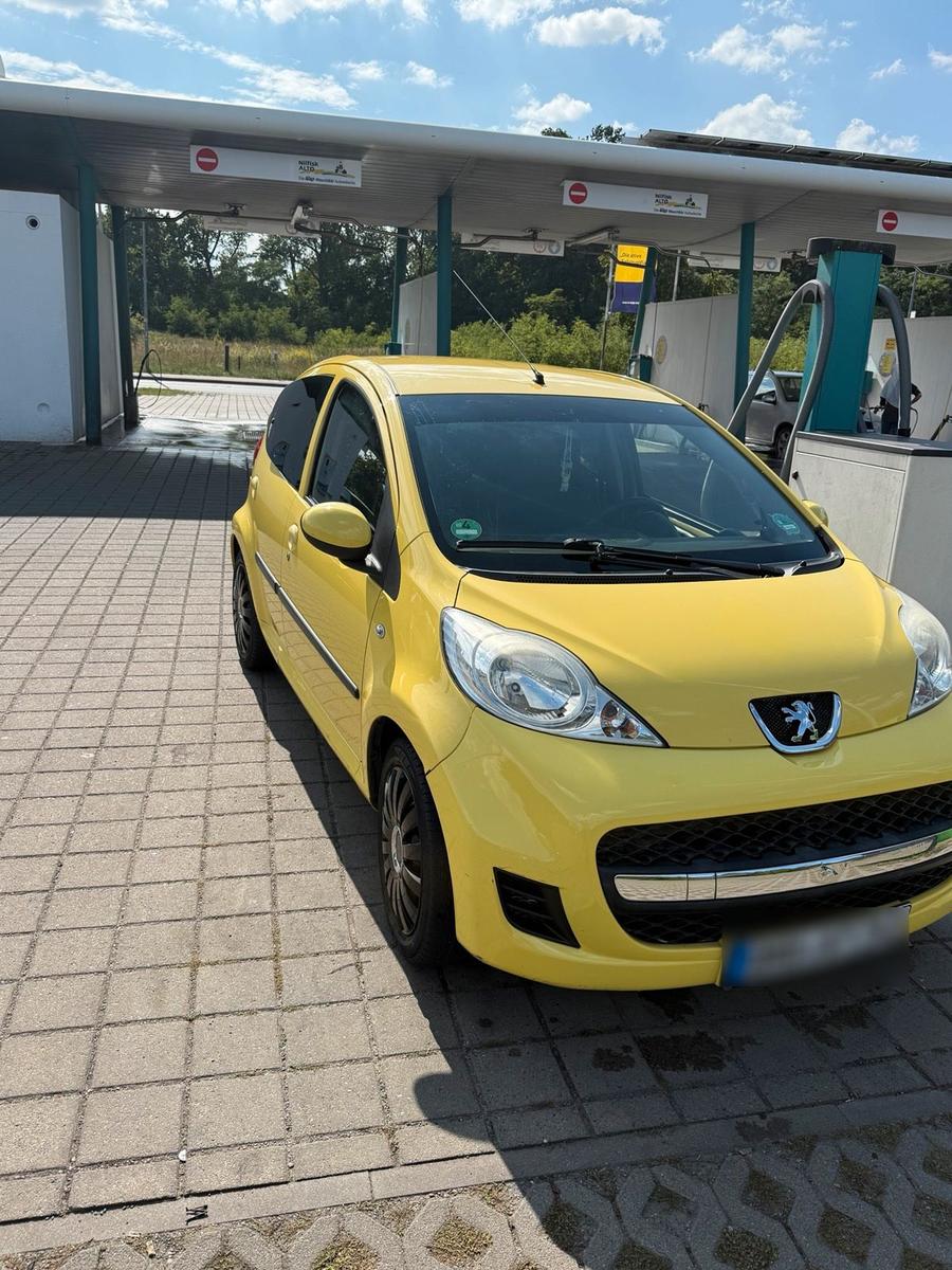 Peugeot 107 2010 — engine 68 HP (50kW)