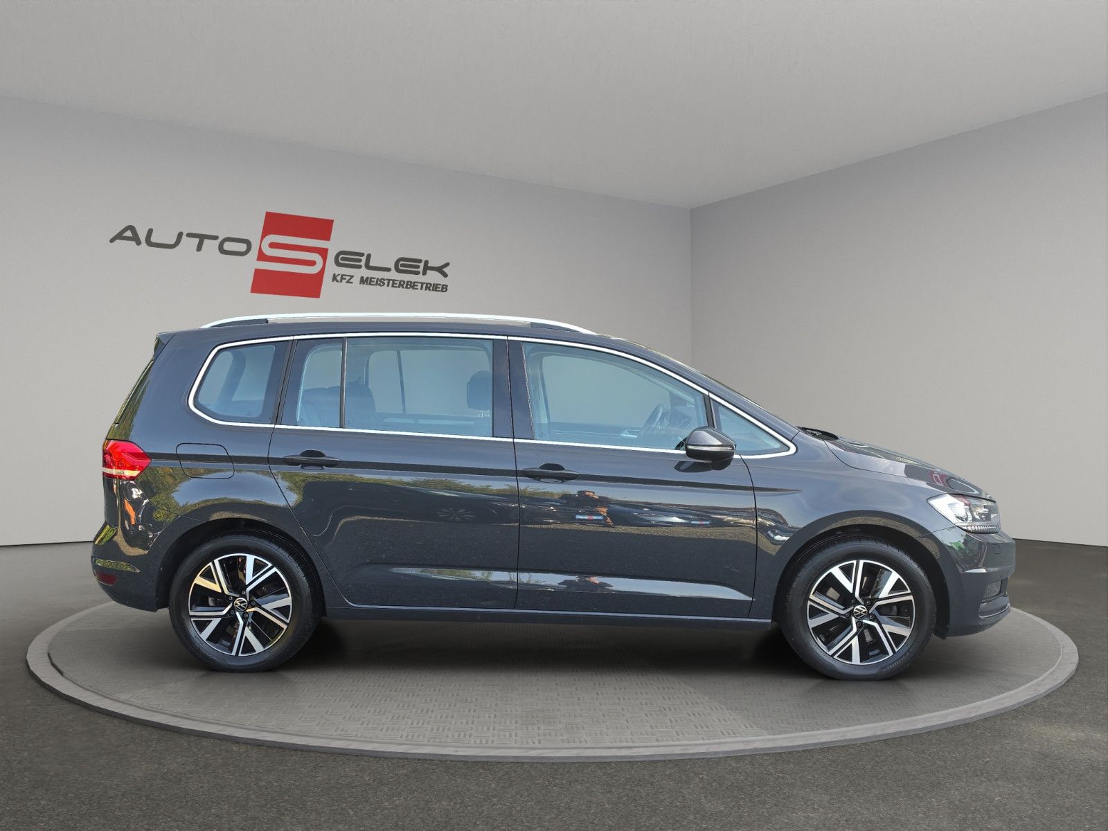 Fahrzeugabbildung Volkswagen Touran Highline BMT/Start-Stop AUTOMATIK 1.Hand