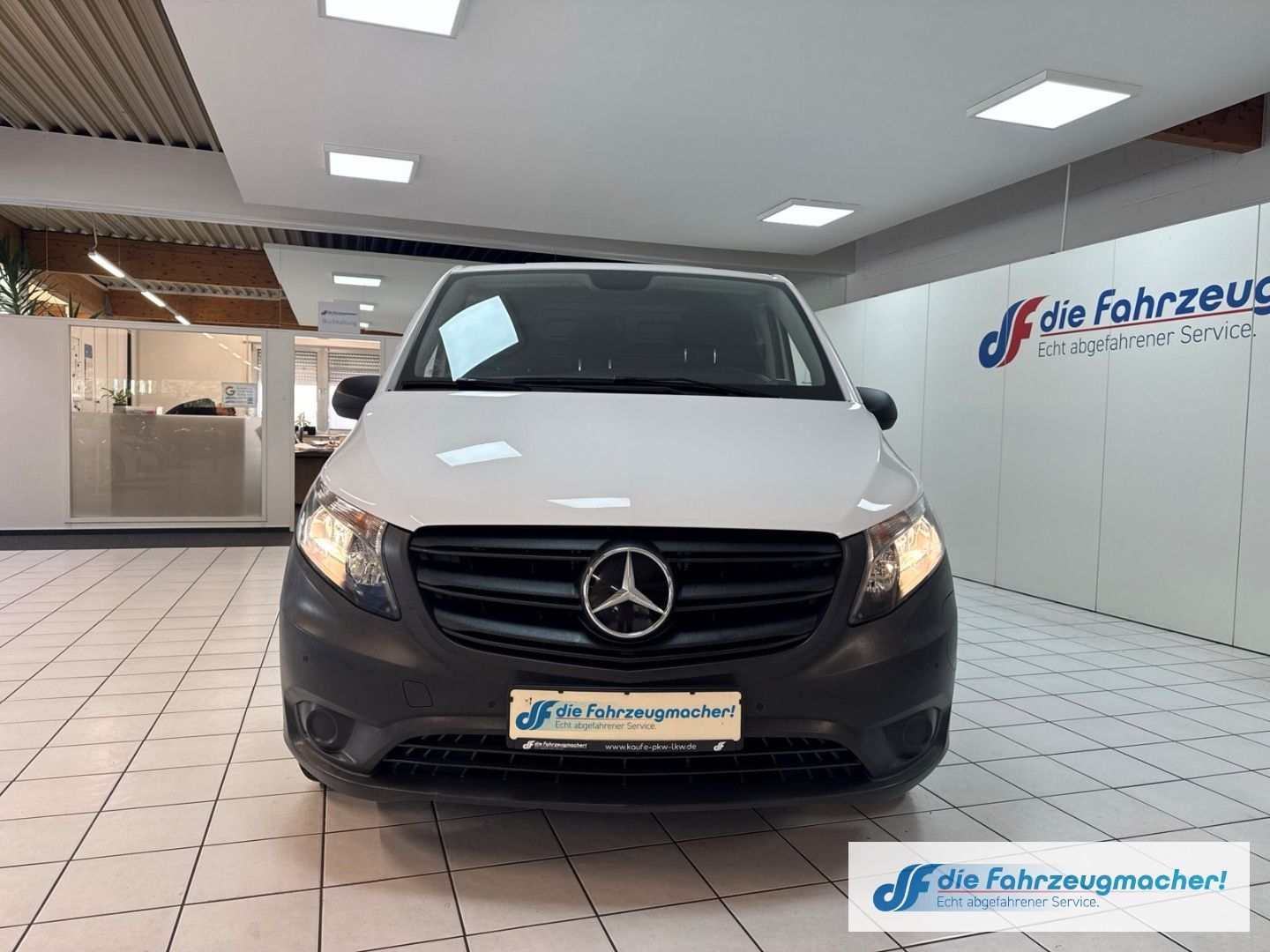 Fahrzeugabbildung Mercedes-Benz Vito Kasten 112 e lang DAB SHZ Rückfahrkam. Notb