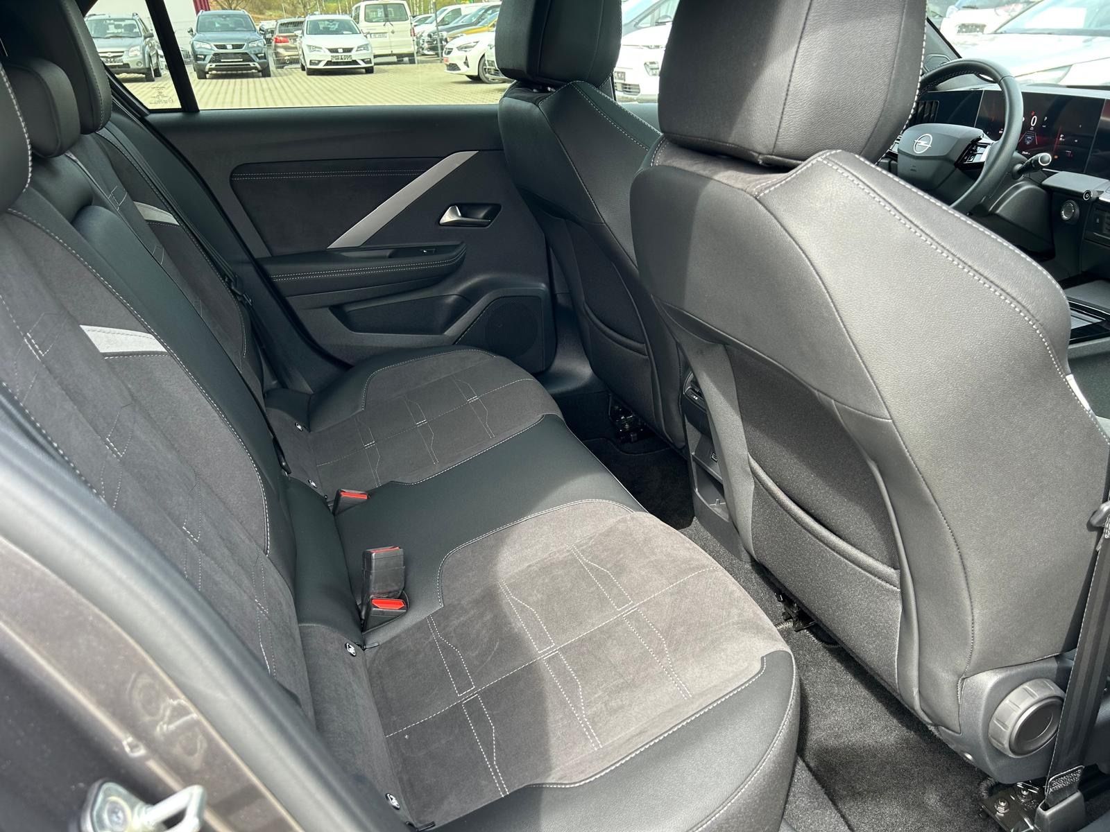 Fahrzeugabbildung Opel Astra Ultimate°Pano°Kamera°LED°Leder°HeadUp°
