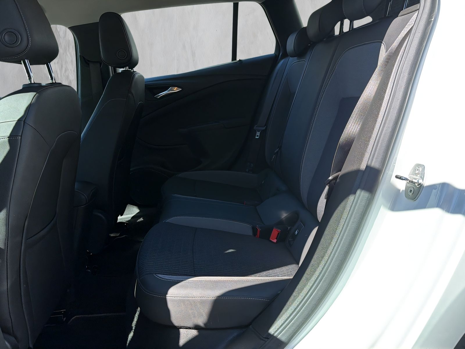 Fahrzeugabbildung Opel Astra BUSINESS PDC TEMPOMAT RFKAM WINTERREIFEN