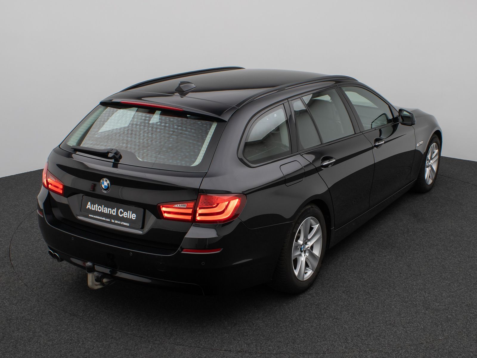 Fahrzeugabbildung BMW 530d HUD HiFi 360°Xenon SoftCl AHK Komfort Sport