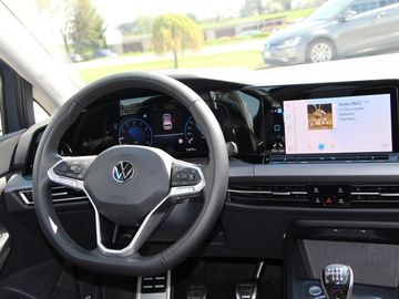 Volkswagen Golf VIII 1.5 TSI Active KLIMA LED NAVI ALU