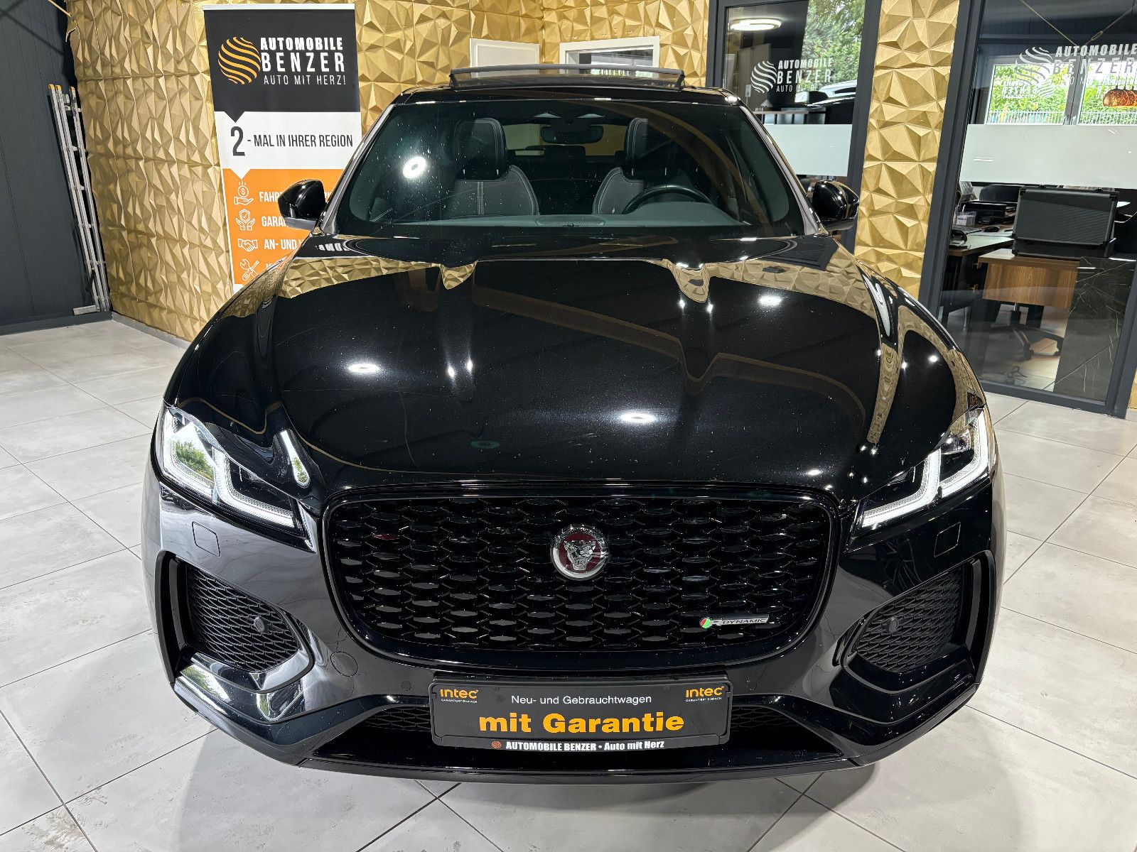 Fahrzeugabbildung Jaguar F-PACE R-Dynamic SE AWD/D300/PANO/APPLE/MEMORY/