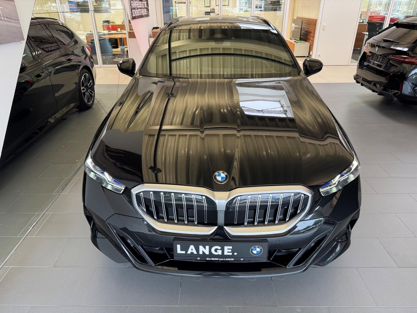 BMW 520 i MSPORT HEADUP+ANHÄNG.KUPPL.+STANDHZ.+PANO+