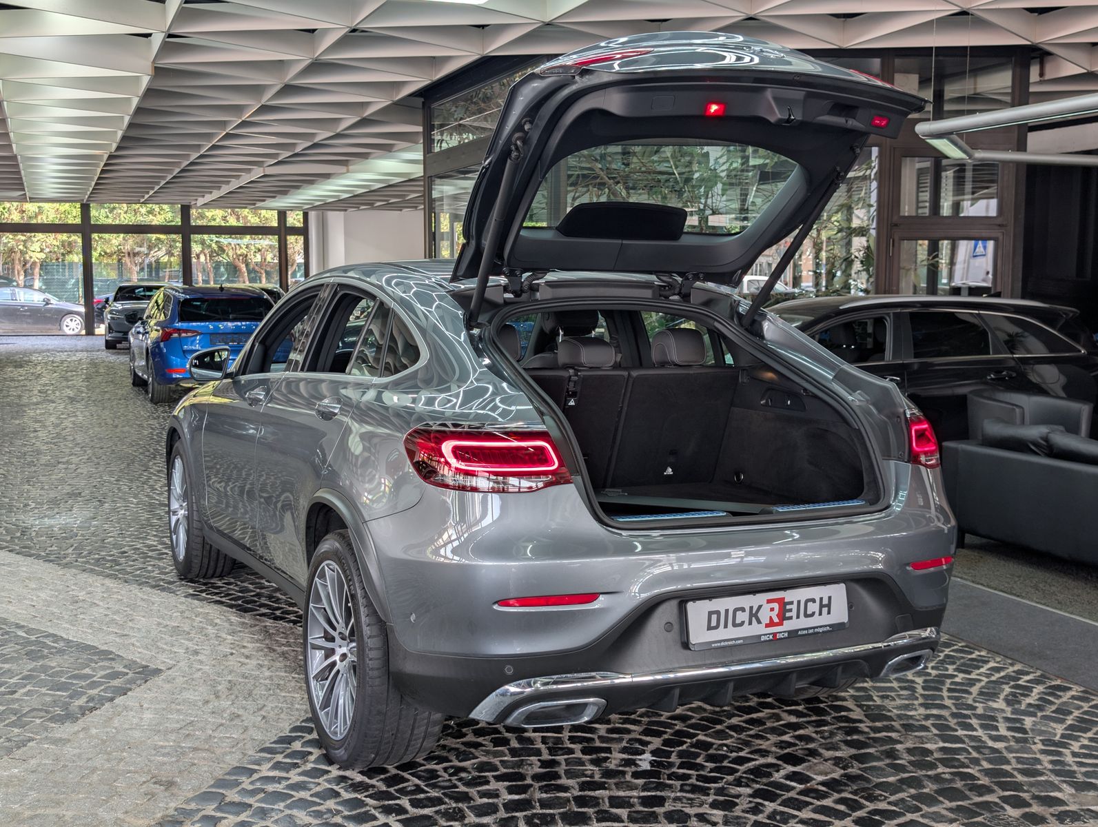 Fahrzeugabbildung Mercedes-Benz GLC 220 d Coupé 4M AMG PANO*360*HuD*MEMO*20"Voll