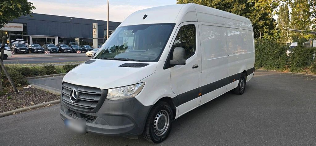 Image of Mercedes-Benz Sprinter