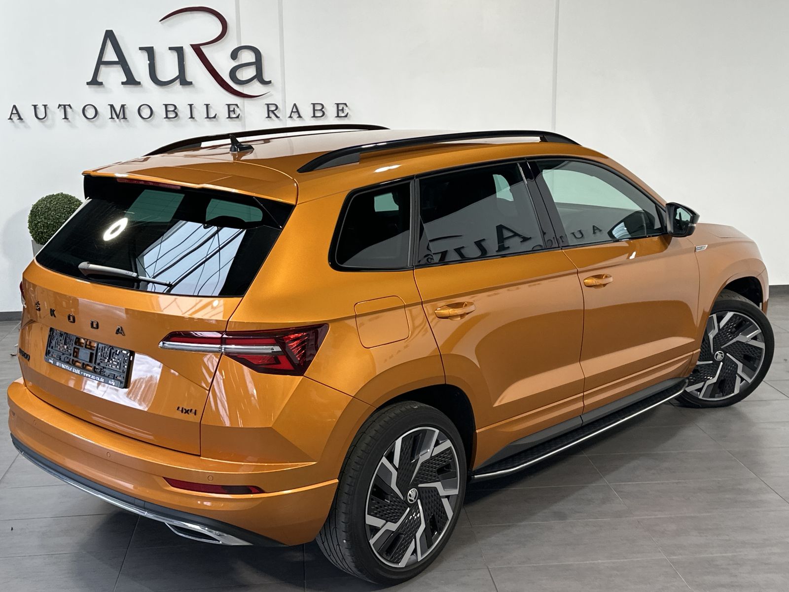 Fahrzeugabbildung SKODA Karoq 2.0 TSI DSG Sportline 4x4 NAV+LED+VCOCK+DC