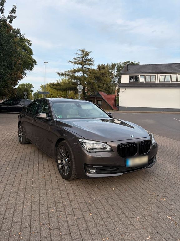 Image of BMW 730