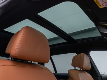 Fahrzeugabbildung BMW 530e M Sport Panorama360°Laser HUD DAB HiFi AHK