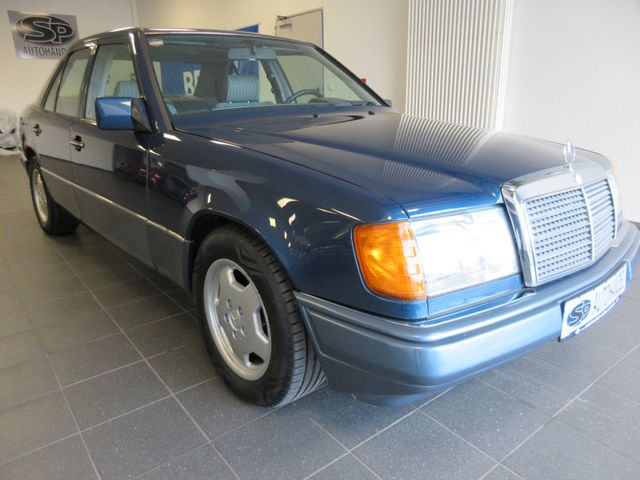 Mercedes-Benz 230 E Schiebedach Wurzelnuß 90Liter-Tank TÜV neu