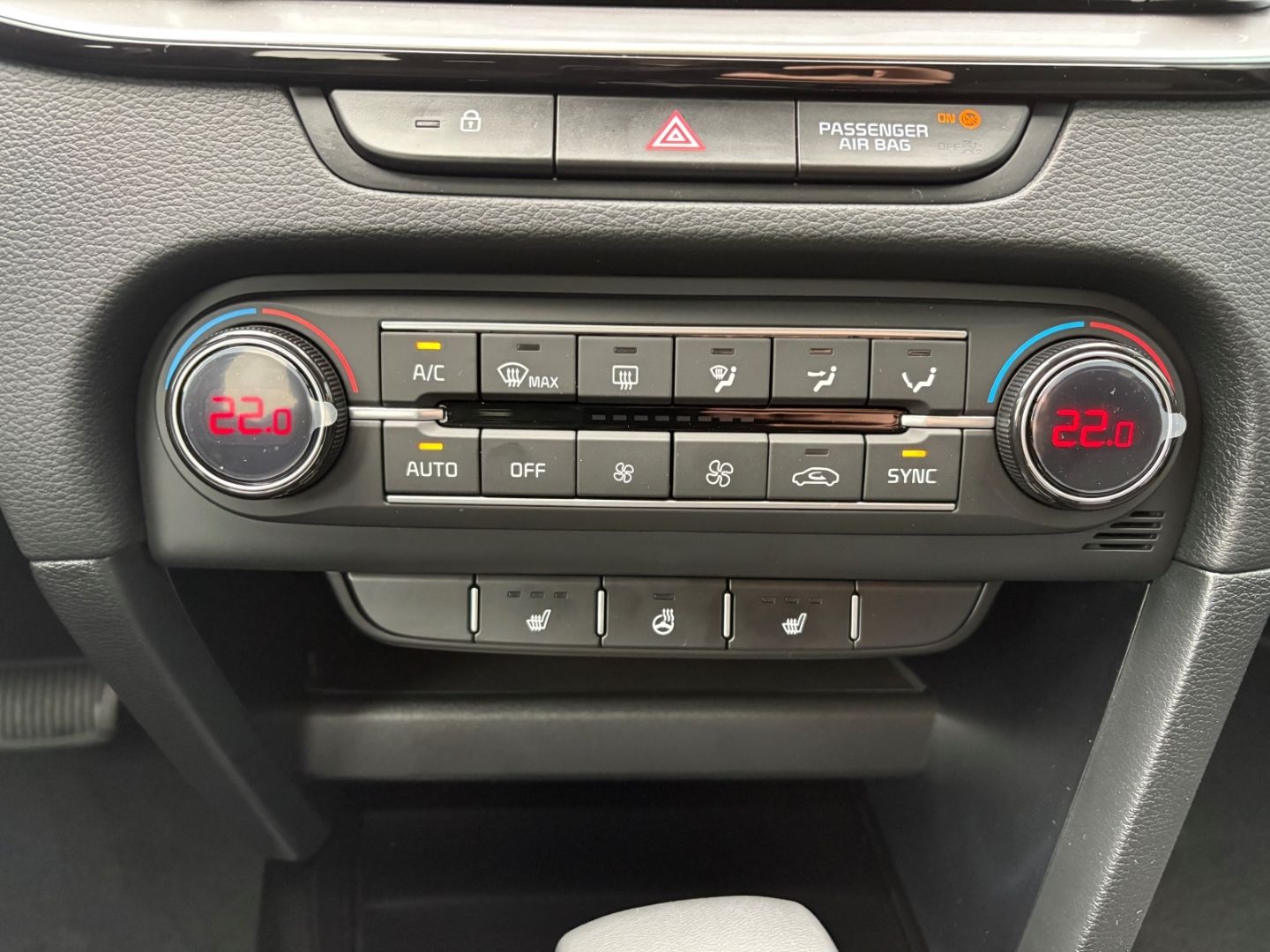 Fahrzeugabbildung Kia Ceed_sw Ultimate 1.5 T-GDI Mild-Hybrid P8, P9