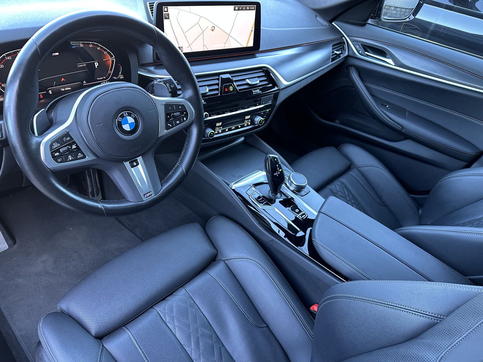 Fahrzeugabbildung BMW 520d Touring M-Sport NAV+LED+ACC+PANO+SHZ+LHZG