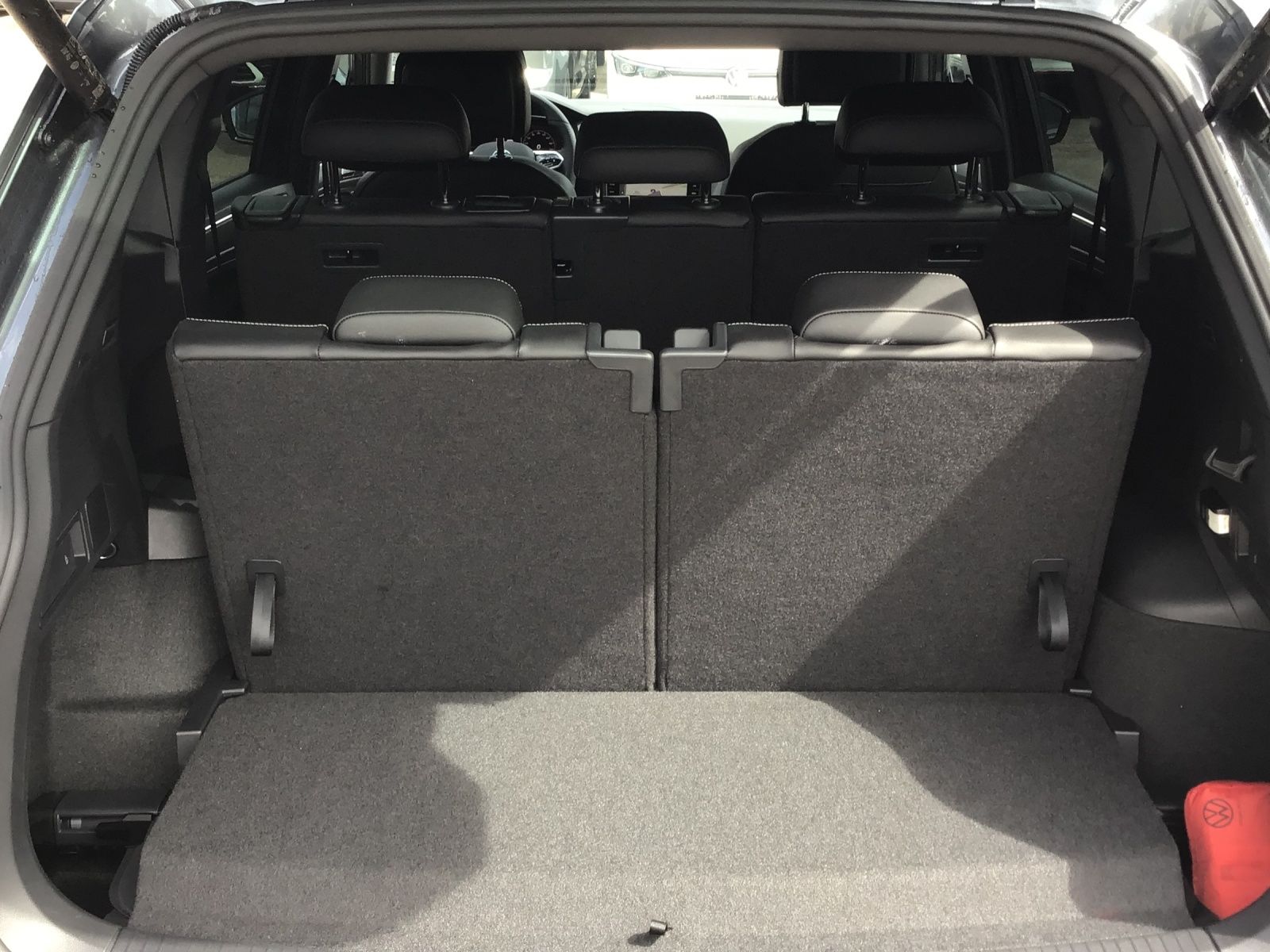 Fahrzeugabbildung Volkswagen Tiguan Allspace R-Line TDI 4M