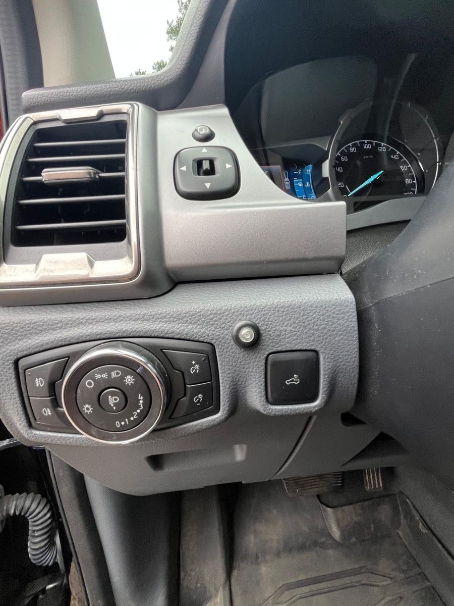 Fahrzeugabbildung Ford Ranger Limited Doppelkabine 4x4/AirSuspension