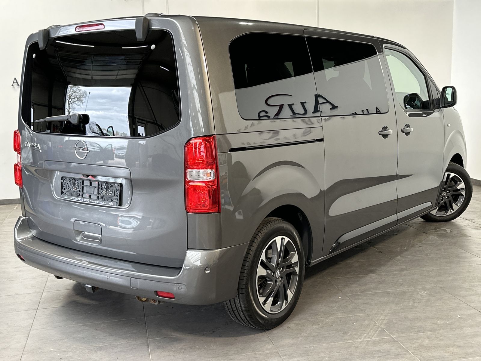 Fahrzeugabbildung Opel Zafira Life 2.0 D Aut. BlackEd. NAV+XEN+PANORAMA