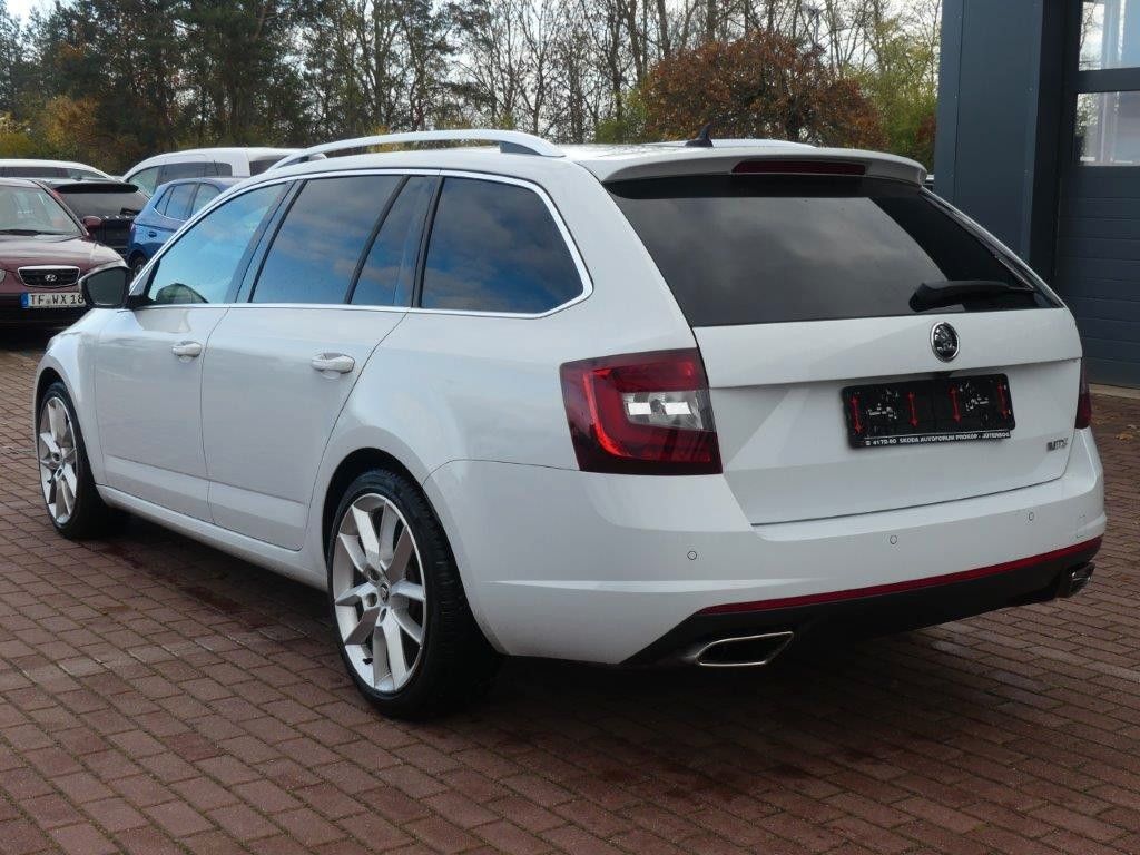 Fahrzeugabbildung SKODA Octavia Combi 2.0 TSI DSG RS *STANDHZG*KAMERA*