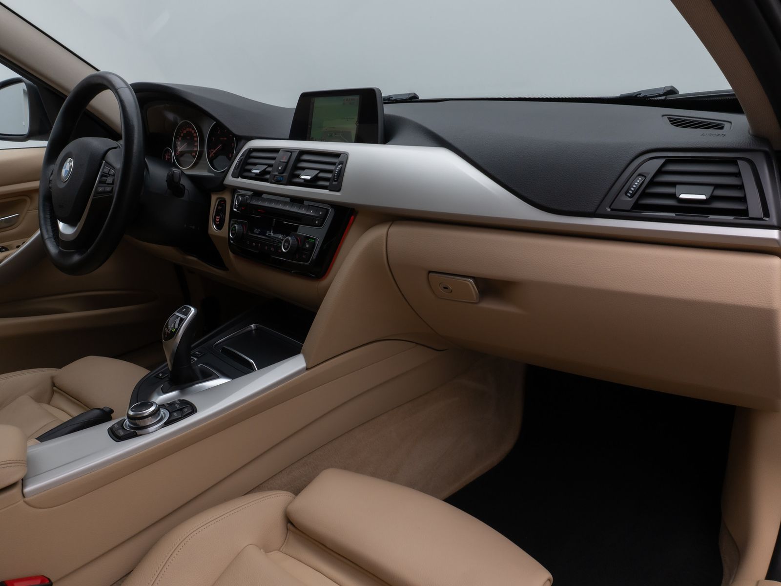 Fahrzeugabbildung BMW 320d xD PDC HUD Lenkrhzg Stop&Go Alarm Komfort