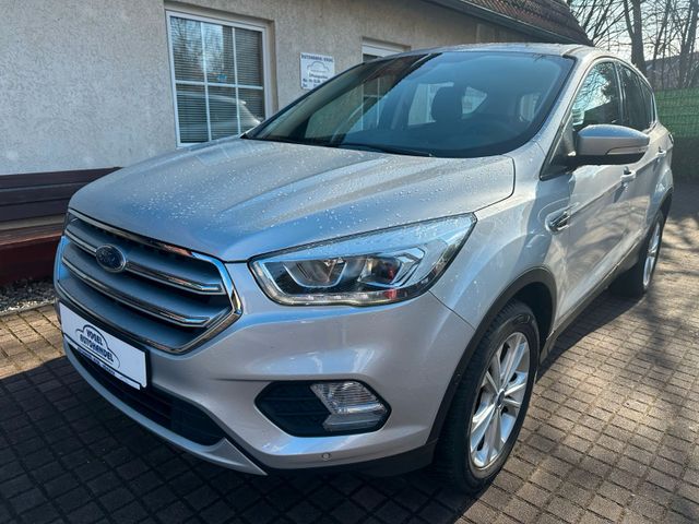 Ford Kuga Titanium*LEDER*110KW*WENIG KILOMETER*AHK*