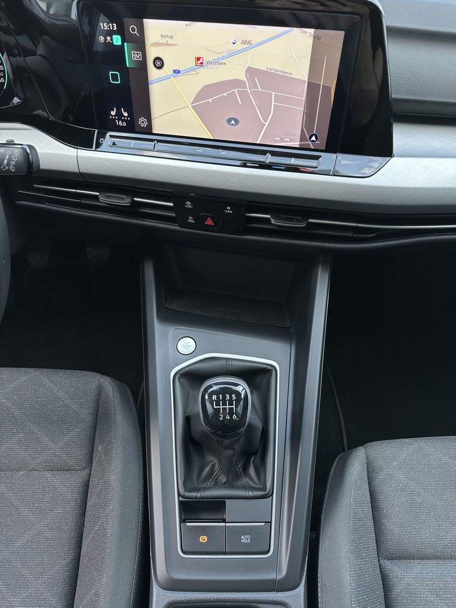 Fahrzeugabbildung Volkswagen Golf 1.5 TSI Life NAV+LED+ACC+CARPLAY+SHZ+VCOCK