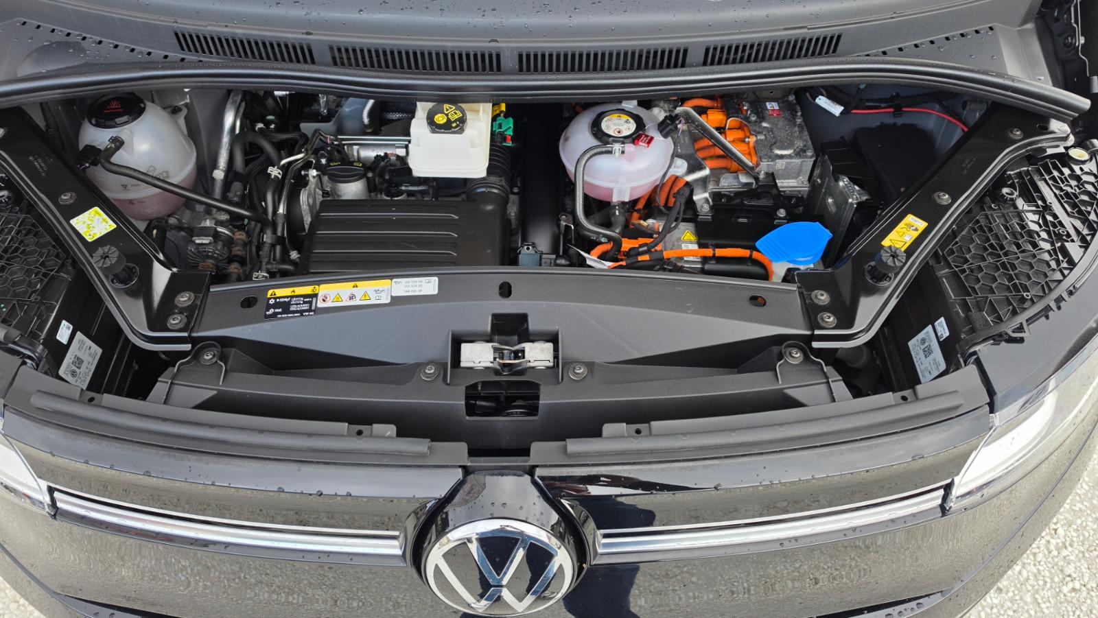 VOLKSWAGEN T7 MULTIVAN LIFE eHYBRID 150ch - 6 PLACES - TOIT PANORAMIQUE - ACC - ATTELAGE PIVOTANT - CHAUFFAGE AUXILIAIRE