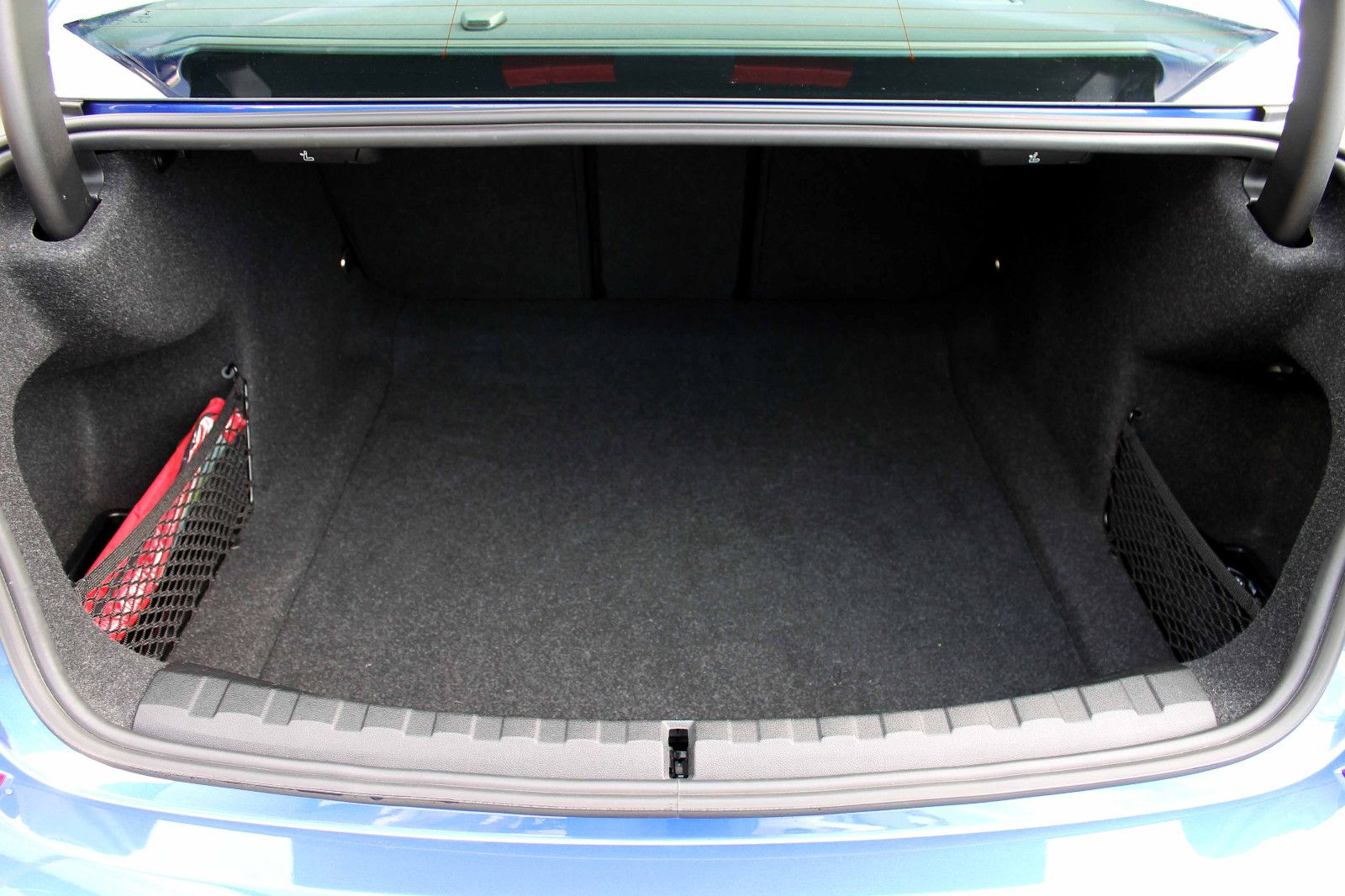 Fahrzeugabbildung BMW 320i xDrive MSport Steptr. Temp PDC KAM LED NAV