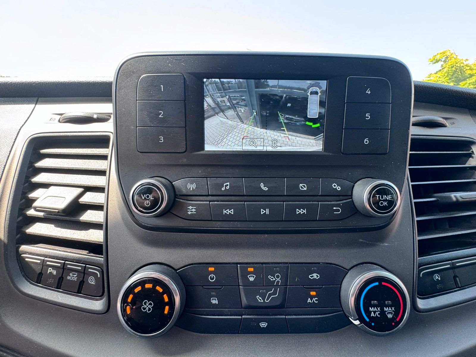 Fahrzeugabbildung Ford Transit 350  L2H2 *TREND*TEMPO*DAB*KAMERA*PDC