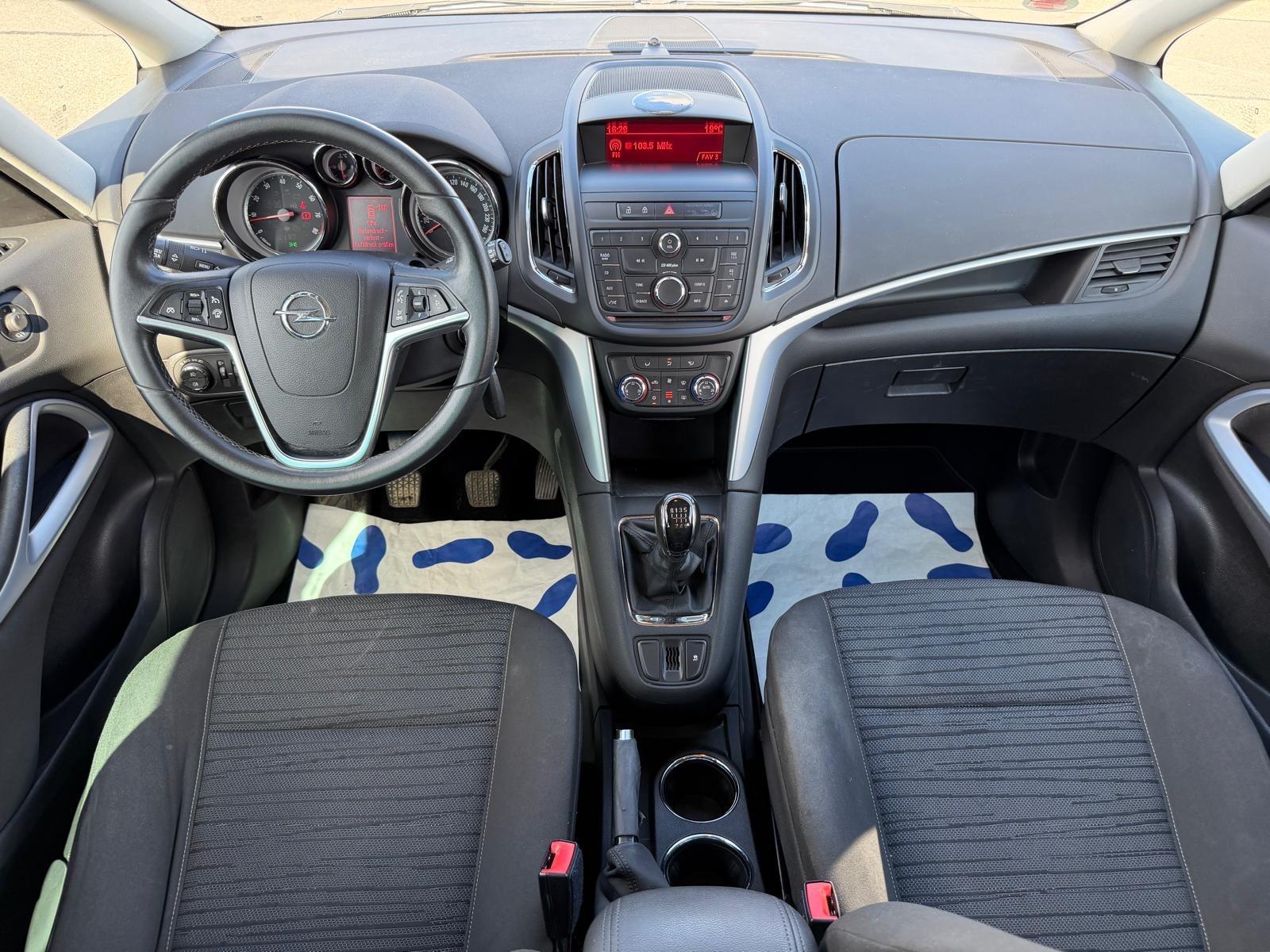 Opel Zafira 2015 — photo 13