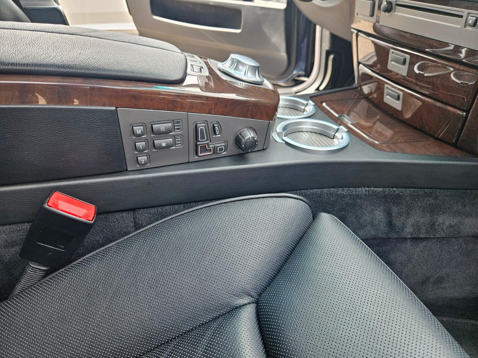 BMW 735i  