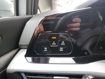 Fahrzeugabbildung Volkswagen Golf VIII Variant 2.0 TDI DSG Life AHZV NAVI