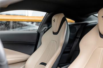 صورة 10 لـ 2021 Ferrari ROMA