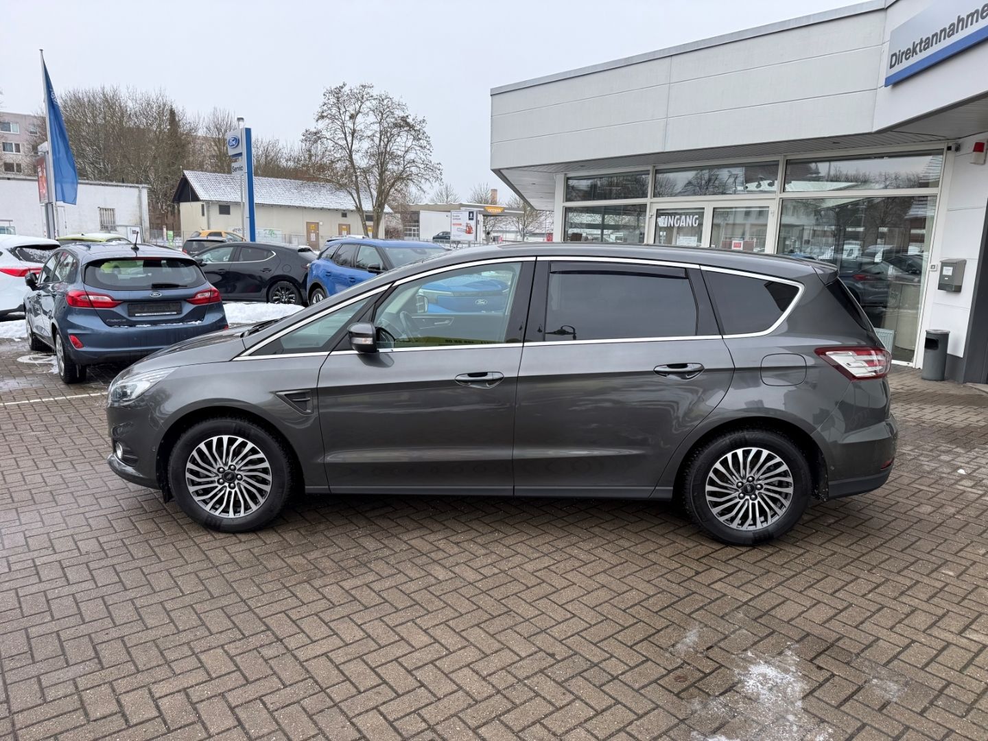 Fahrzeugabbildung Ford S-Max 2.0 EcoBlue Titanium 7-Sitze ACC LED AHK R