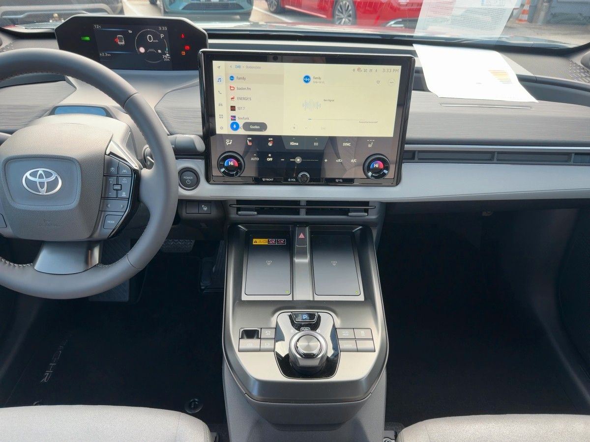 Fahrzeugabbildung Toyota C-HR+ 4x4 Lounge *Sky+Soundpaket *ACC *LED *SHZ*