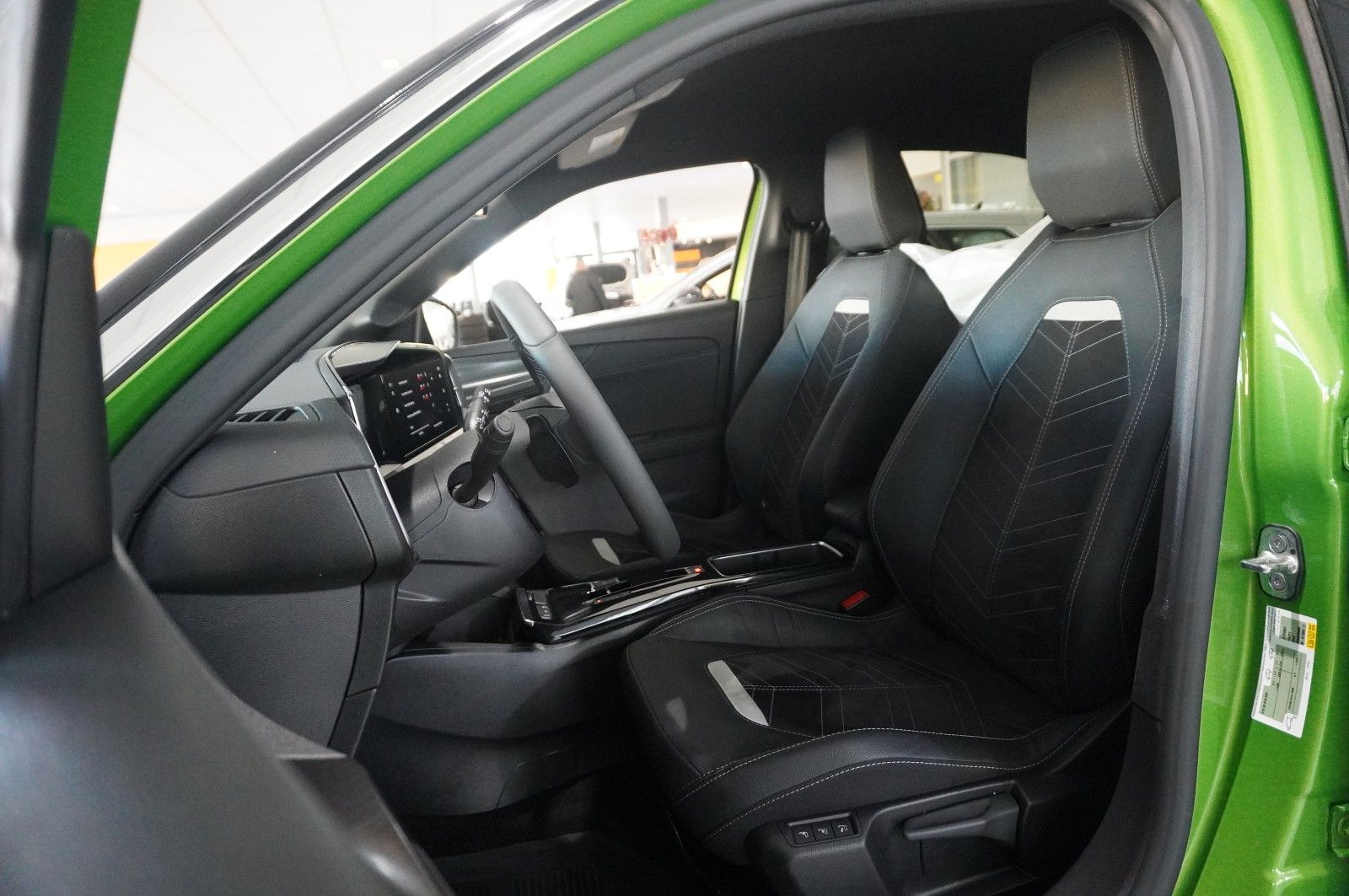 Fahrzeugabbildung Opel Mokka 1.2T ULTIMATE NAVI/LED/KAMERA/SPORT/DAB+