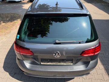 Volkswagen Golf - 11