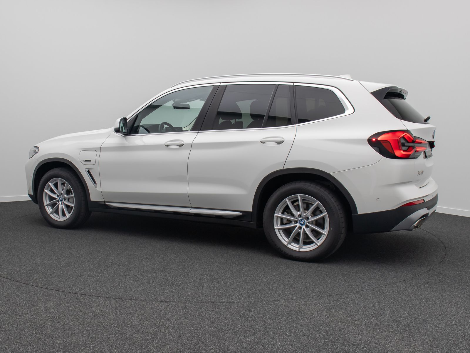 Fahrzeugabbildung BMW X3 xD30e DAB Kamera FernlichtAs Panorama Leder