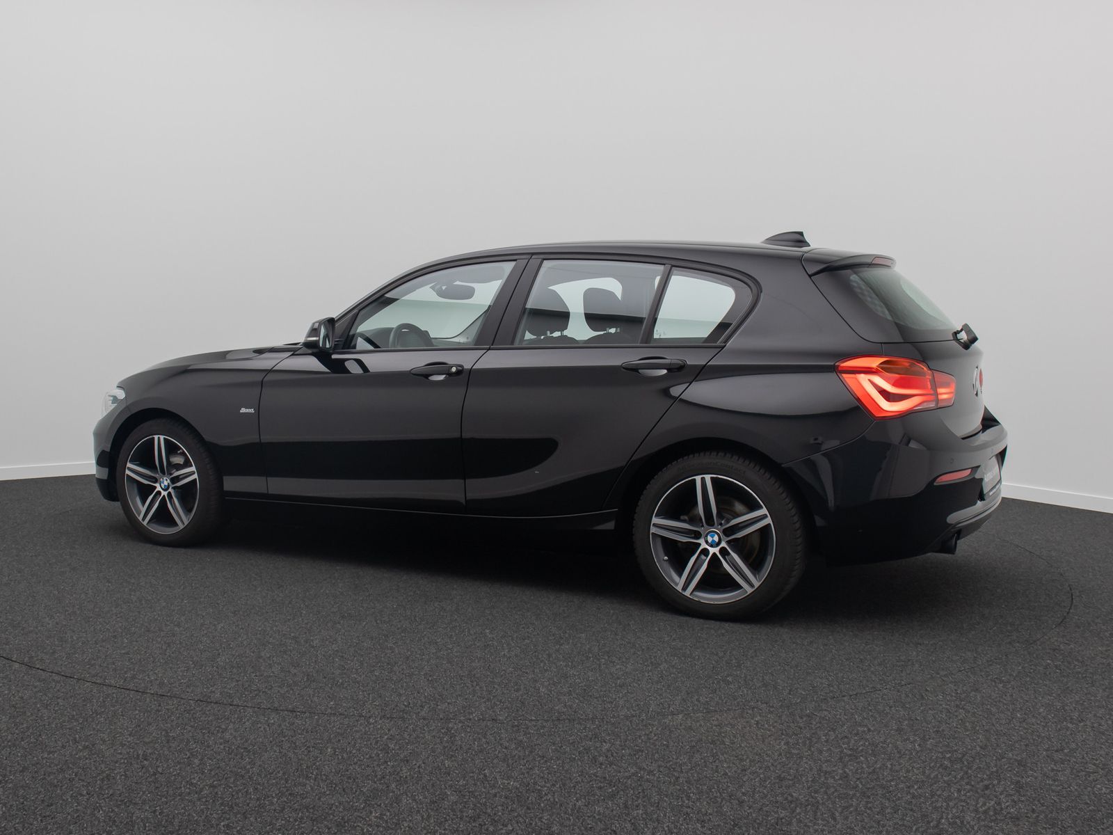 Fahrzeugabbildung BMW 118i Sport Line LED NaviBusiness Lordos Tempomat