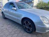 Mercedes-Benz E 200 KOMPRESSOR CLASSIC - gebrauchte Mercedes-Benz E 200 aus dem Jahr 2002
