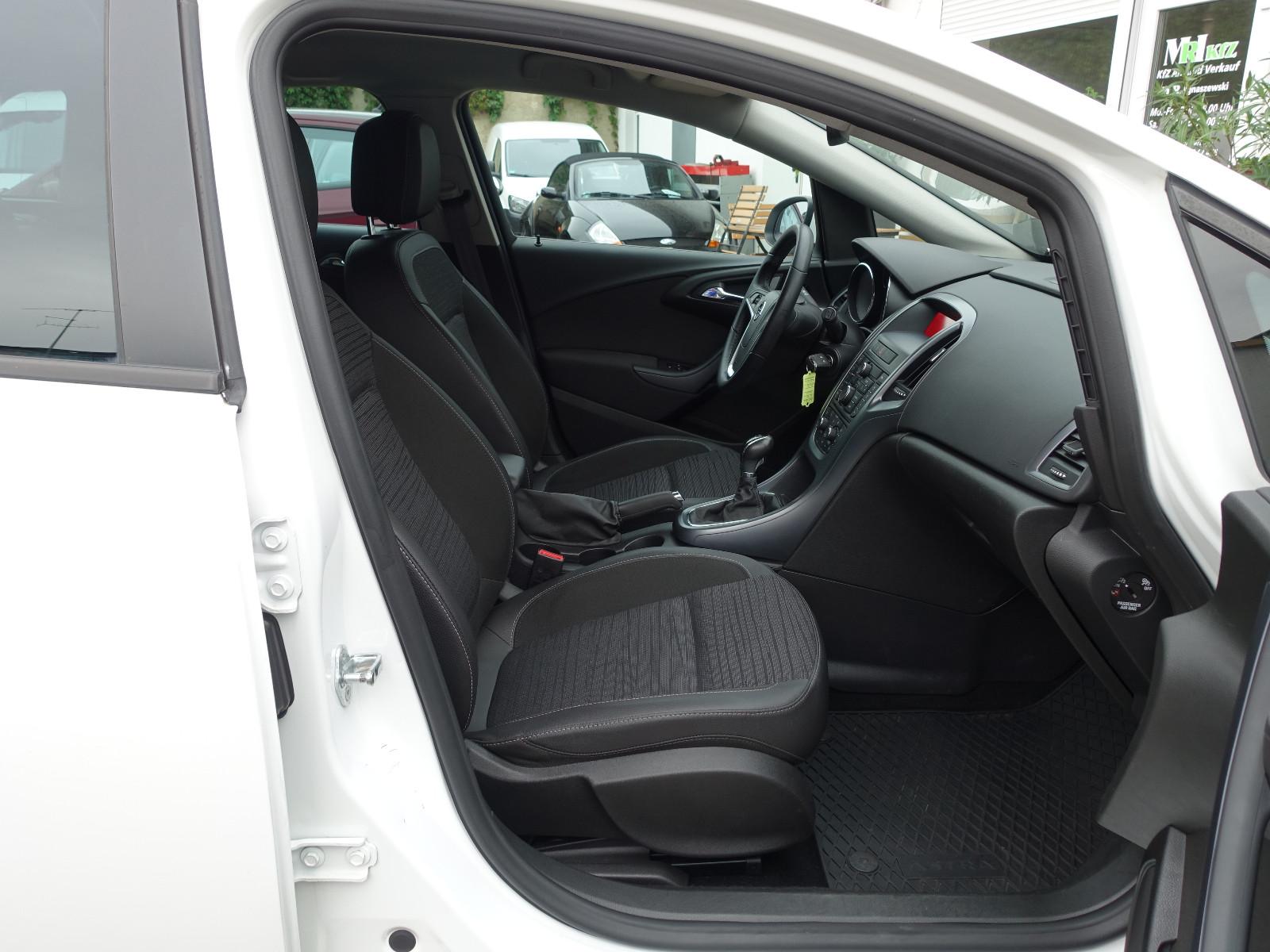 Opel Astra 2014 — photo 11