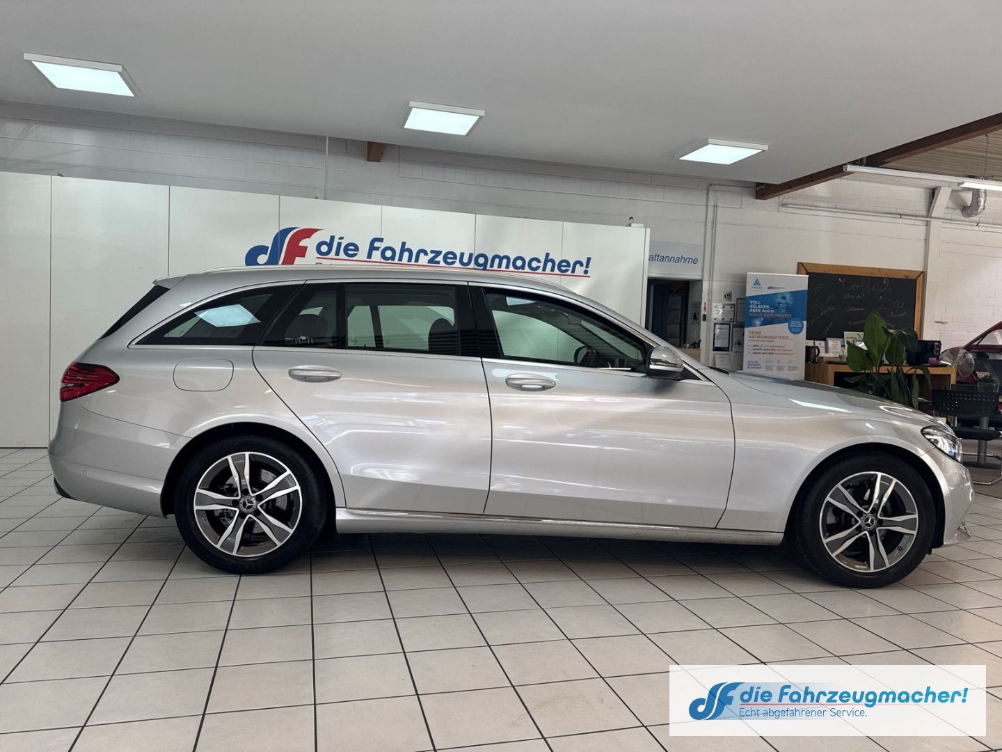 Fahrzeugabbildung Mercedes-Benz C 180 T AVANTGARDE LED Kurven Ambiente El. Heck